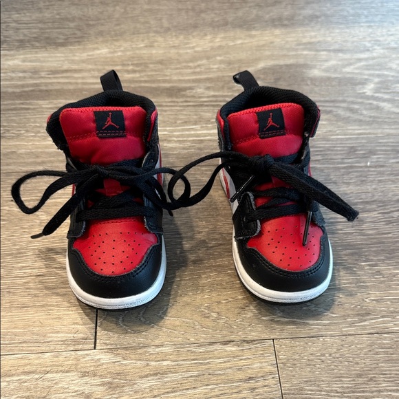 Jordan Kids' Sneakers in Red and Black - Picture 1 of 5